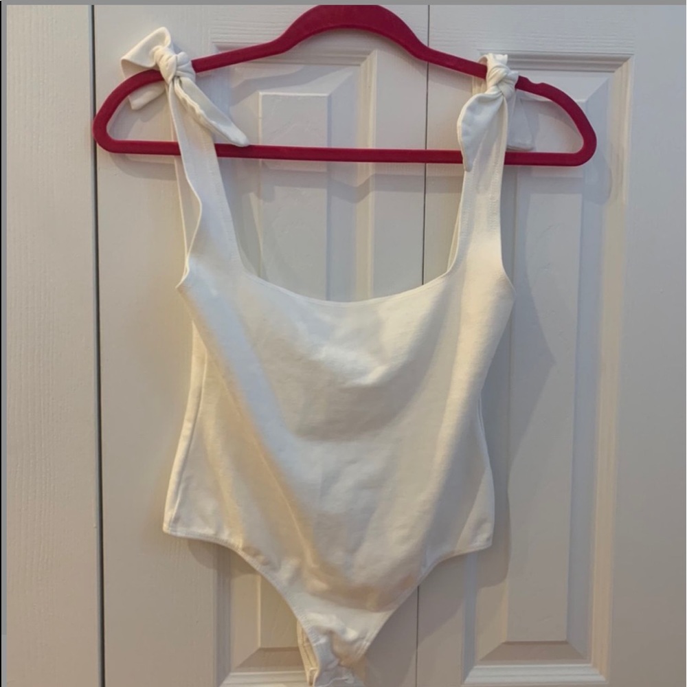 Free People Bodysuit White Tie Sleeve Square Neck Tank Top Style With Low Back ✨ - Picture 14 of 16